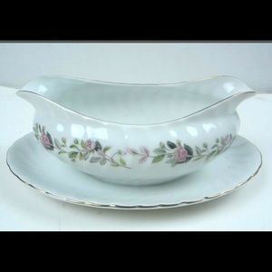 Vintage Creative fine china Regency Rose 9” gravy boat.